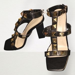 Bamboo rivet thick square heels ankle buckle strap open toe square - size 7.5